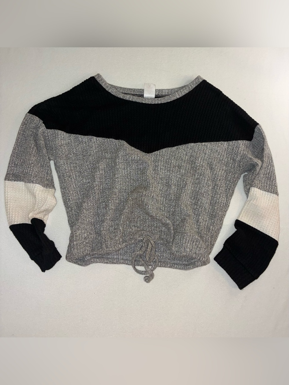 No boundaries Women's Colorblock Drawstring Hem Sweater - Black & Gray